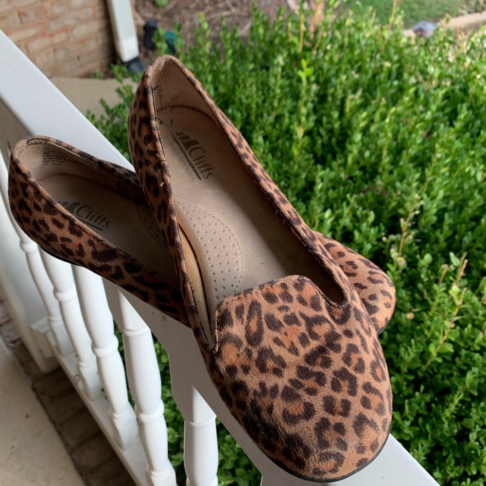 2/$15 Cheetah flats